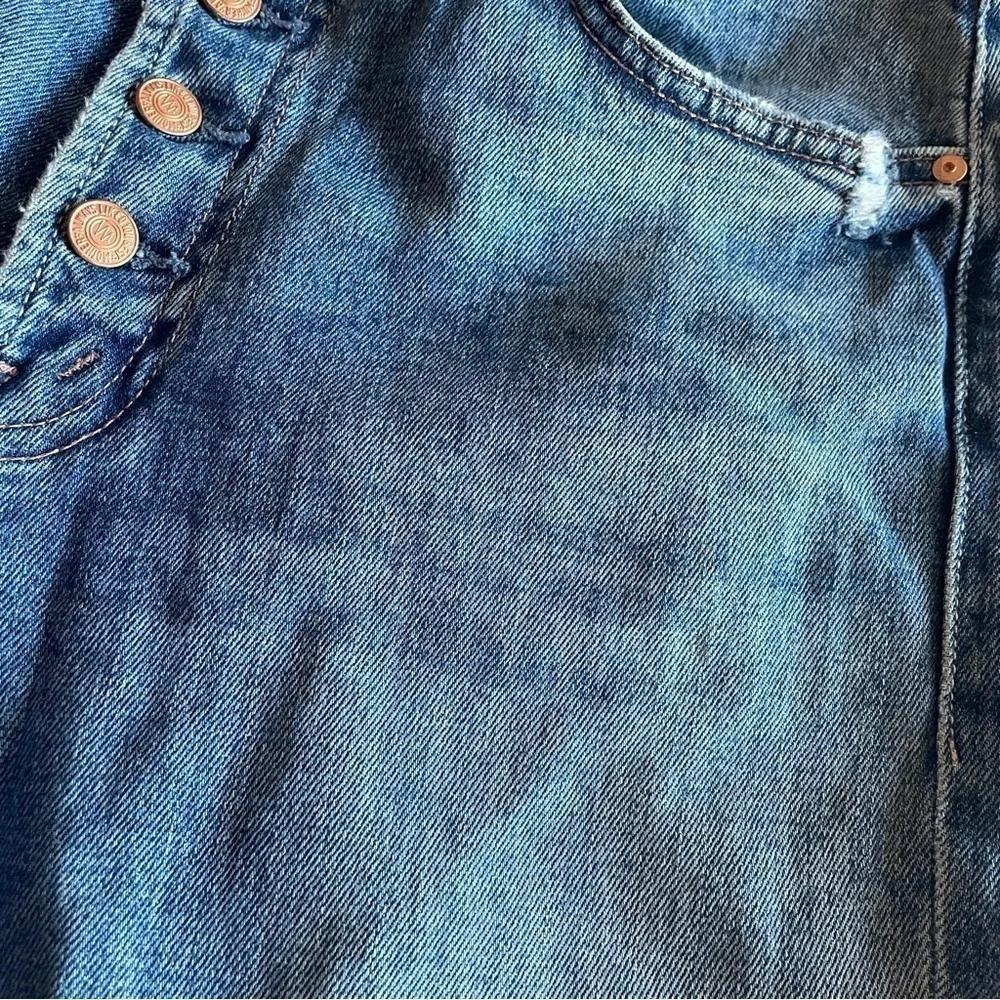 MOTHER- The Pixie Tomcat Crop Jean Mid Wash in Not Cut & Pasted Distressed 26 - Picture 13 of 13